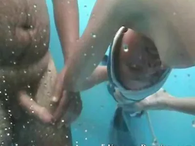 فتاة مبللة تأخذ الديك افلام سكس مدبلجة للعربية بجانب وحيد القرن لها