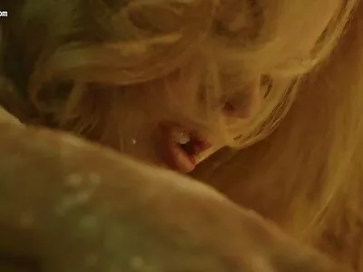 فاتنة الشباب مع النظارات يتلقى المال سكس عربي مدبلج مقابل كس