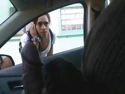 امرأة سمراء نحيفة وعاهرة تتمتع فلم سكس مدبلج بالجنس بين الأعراق