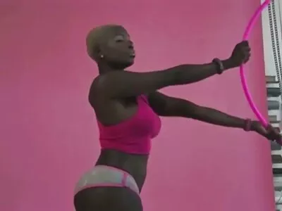 ربة منزل خائنة الحصول على الأحمق كس مدبلج لها فجوة